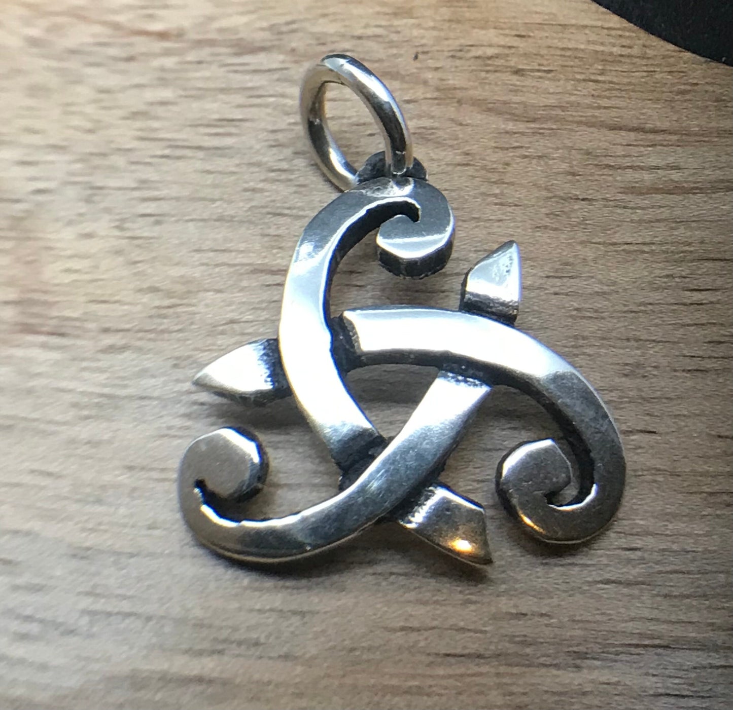 Celtic knot triskelion pendant Sterling Silver - TSE014