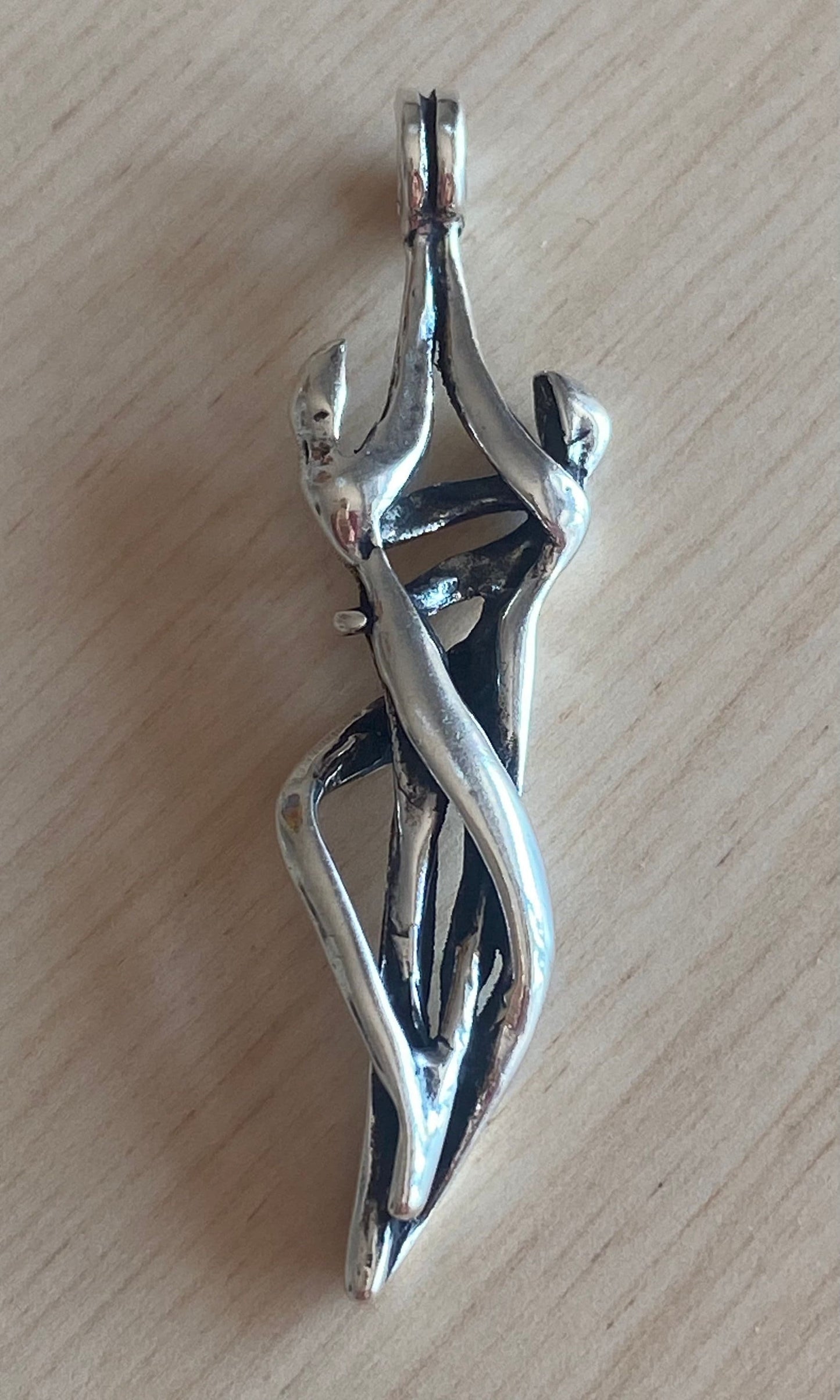 Couple embracing pendant Sterling Silver 925 - TSE080