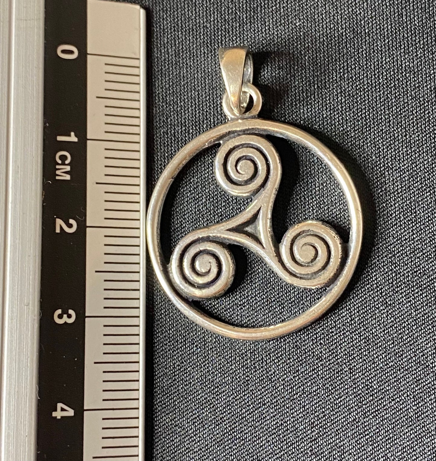Triskelion circle pendant Sterling Silver 925 - TSE083